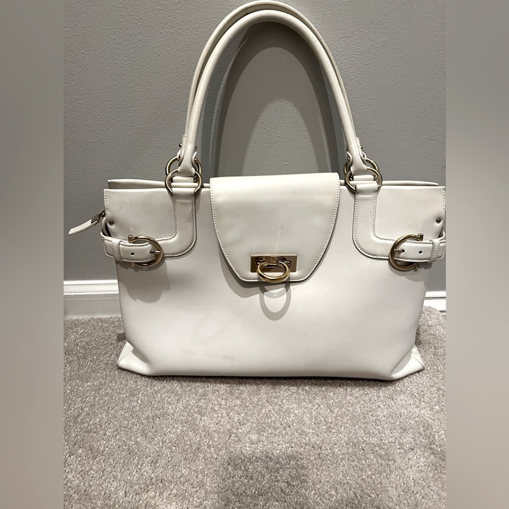 Salvatore Ferragamo Gancini Shoulder Bag EUC